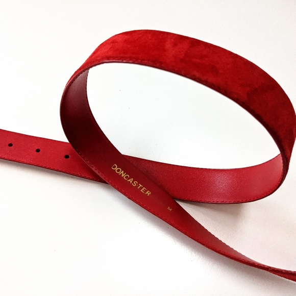 💔SOLD💔 don caster red suede belt W gold hardware - Picture 8 of 9